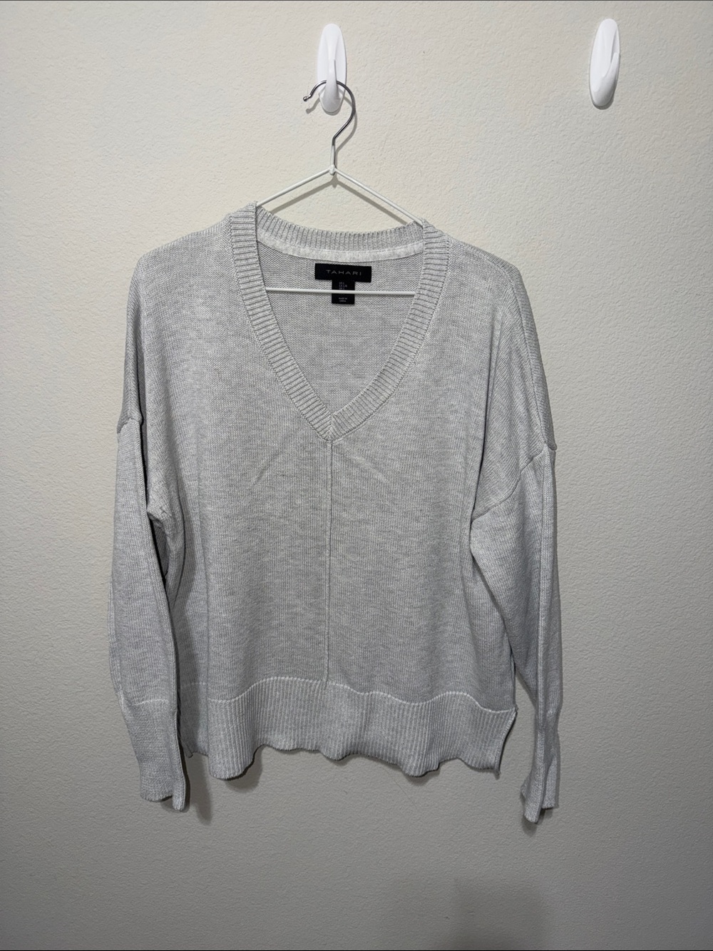 Tahari Light Gray V-Neck Pullover Sweater